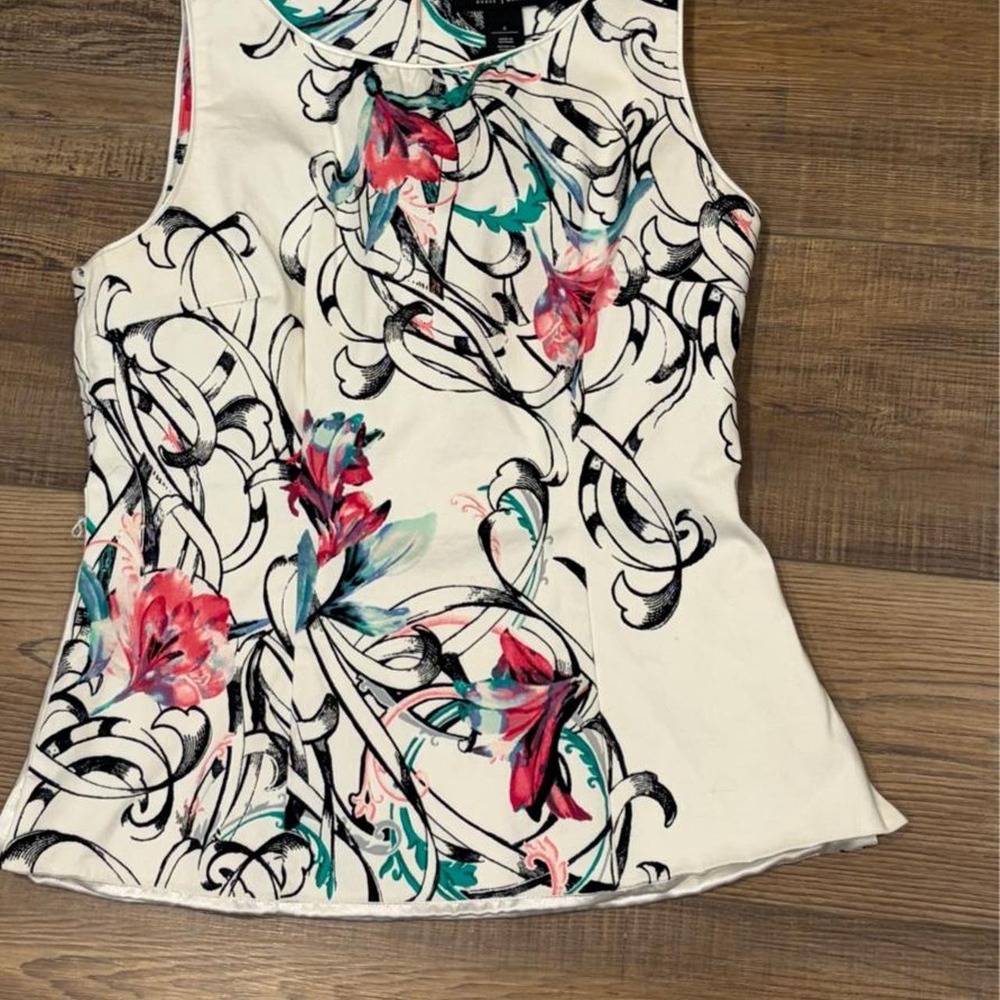 White House Black Market white blouse black floral fitted sz 6